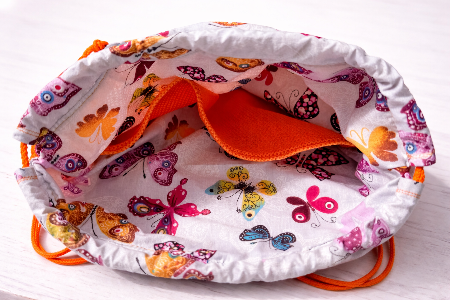GERLINA Turnbeutel Orange - Detailansicht der handgefertigten 3D-Mesh-Struktur
